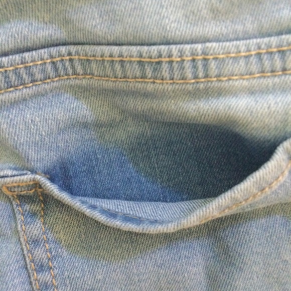 Old Navy girls Jean shorts- blue, size 8 (girls) - Picture 3 of 4